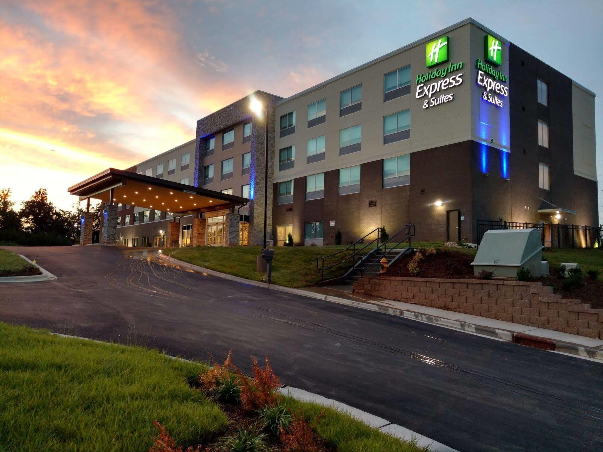 Holiday Inn Express & Suites - Charlotte Ne - University Area By Ihg Zewnętrze zdjęcie