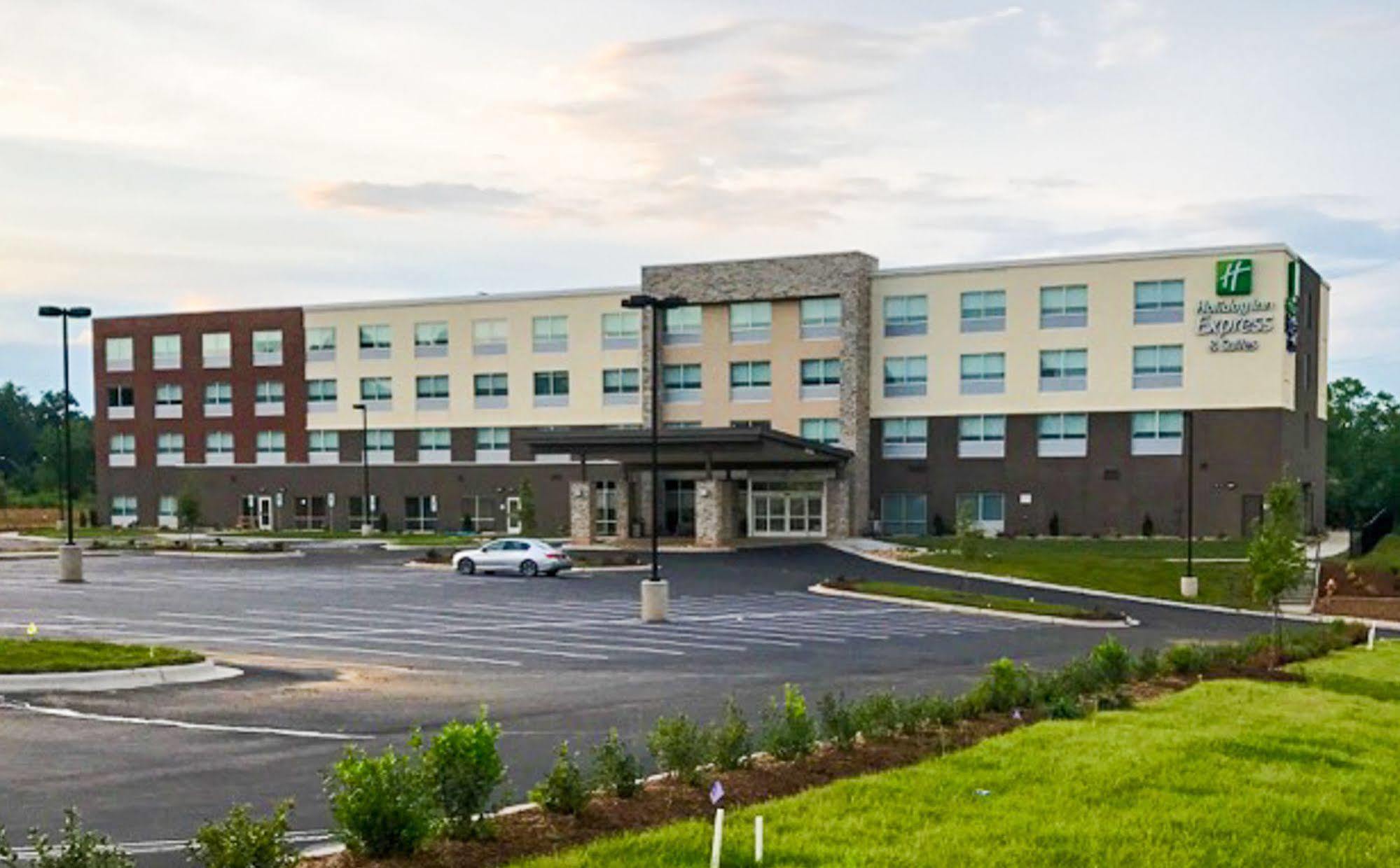 Holiday Inn Express & Suites - Charlotte Ne - University Area By Ihg Zewnętrze zdjęcie