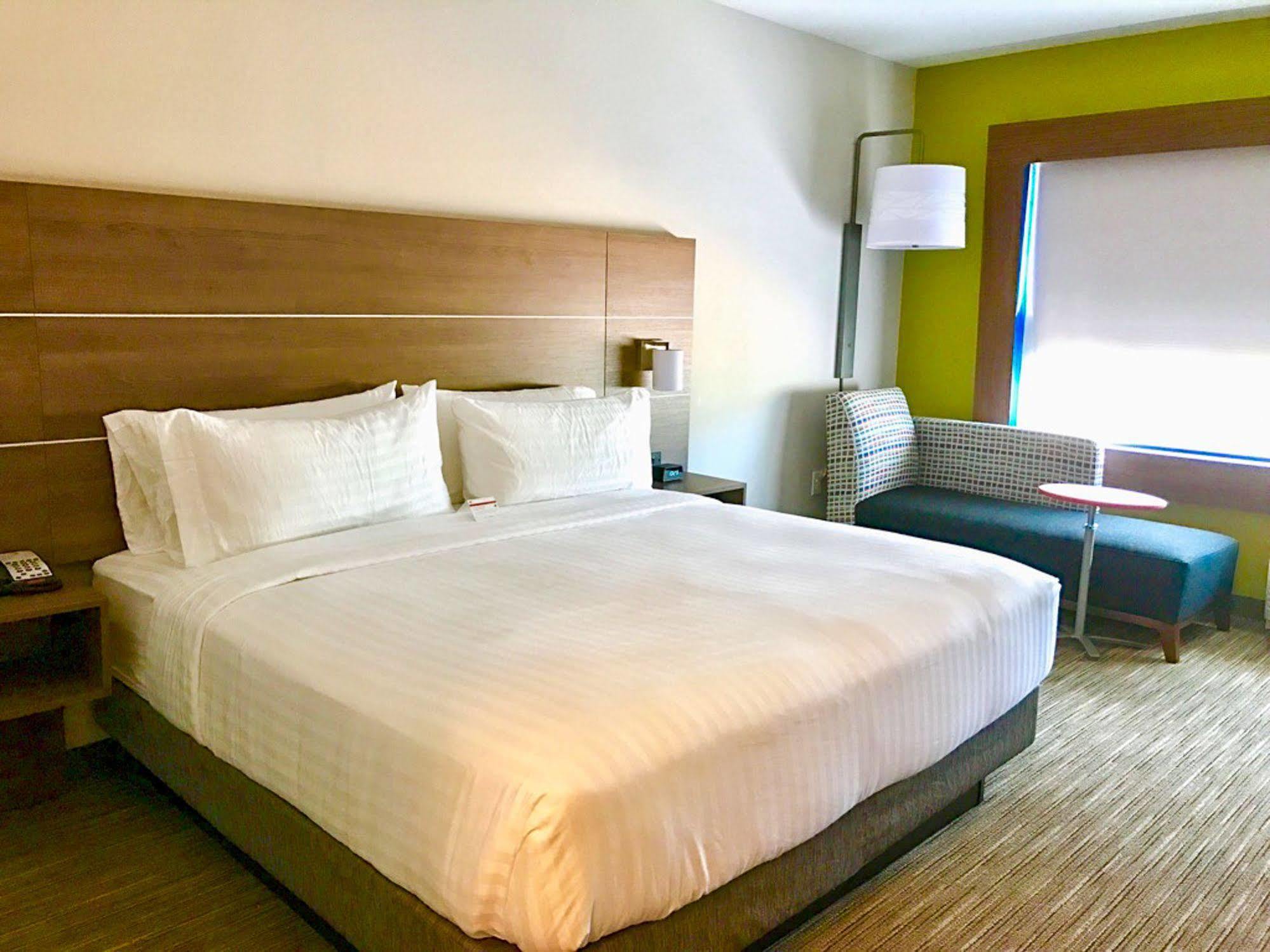 Holiday Inn Express & Suites - Charlotte Ne - University Area By Ihg Zewnętrze zdjęcie