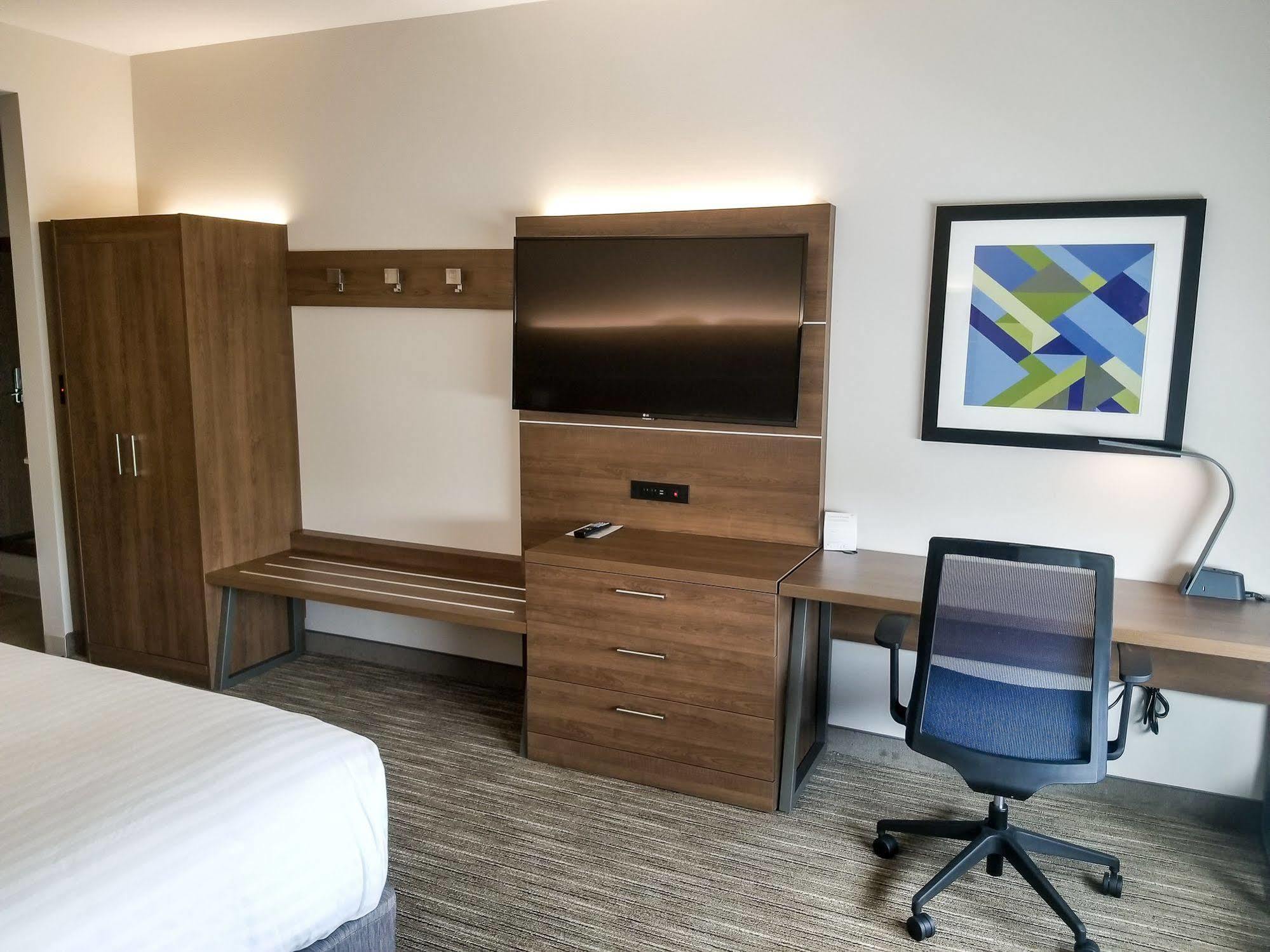 Holiday Inn Express & Suites - Charlotte Ne - University Area By Ihg Zewnętrze zdjęcie