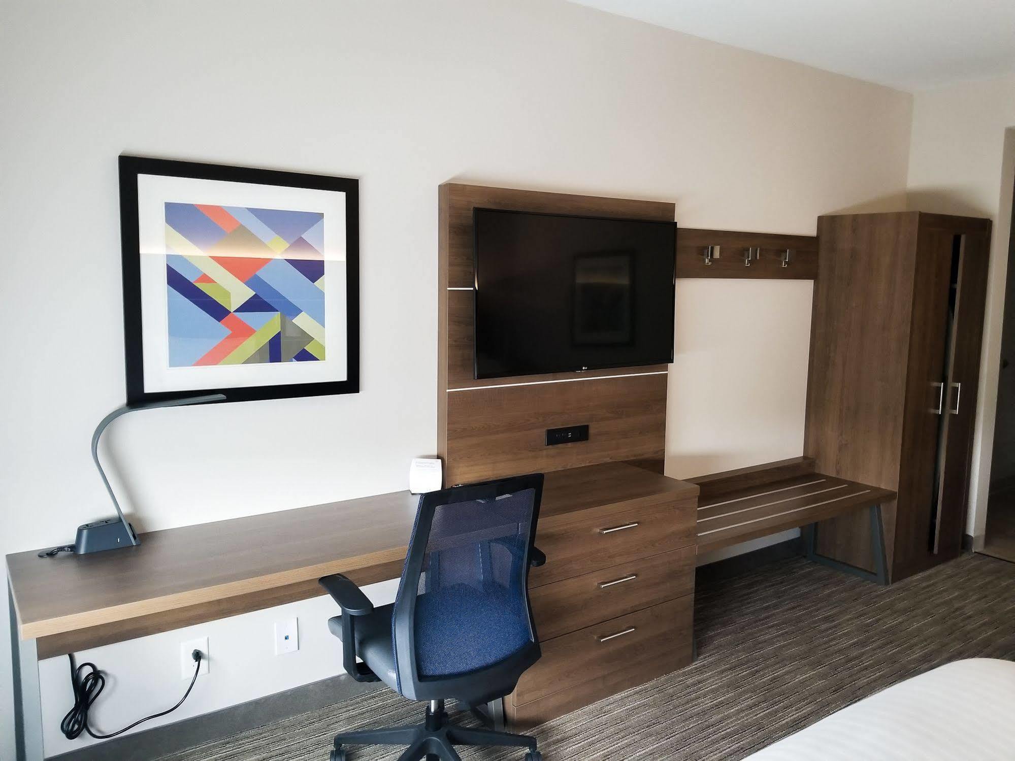 Holiday Inn Express & Suites - Charlotte Ne - University Area By Ihg Zewnętrze zdjęcie