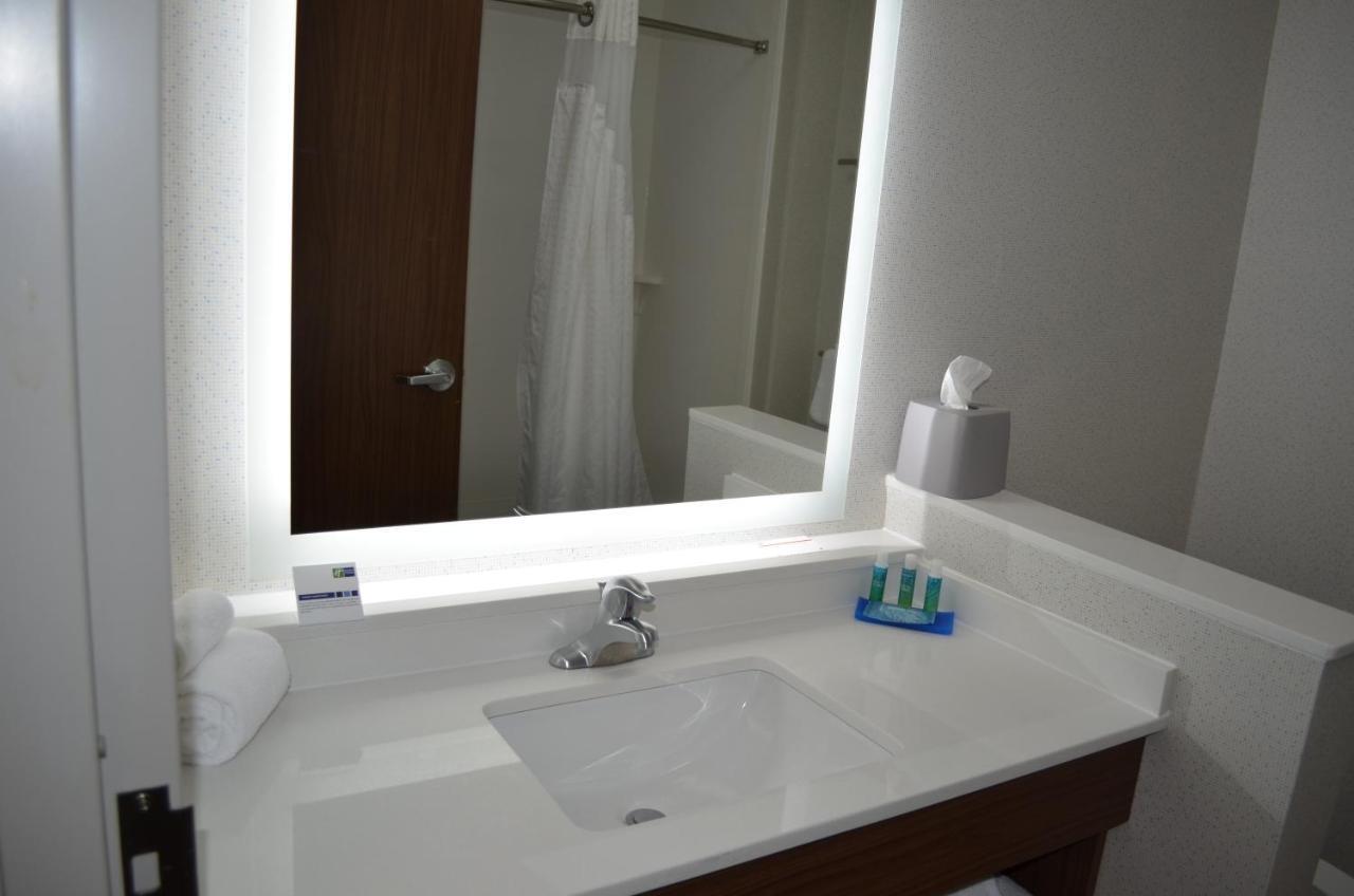 Holiday Inn Express & Suites - Charlotte Ne - University Area By Ihg Zewnętrze zdjęcie