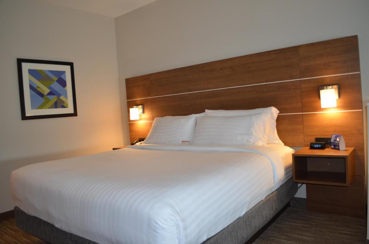 Holiday Inn Express & Suites - Charlotte Ne - University Area By Ihg Zewnętrze zdjęcie